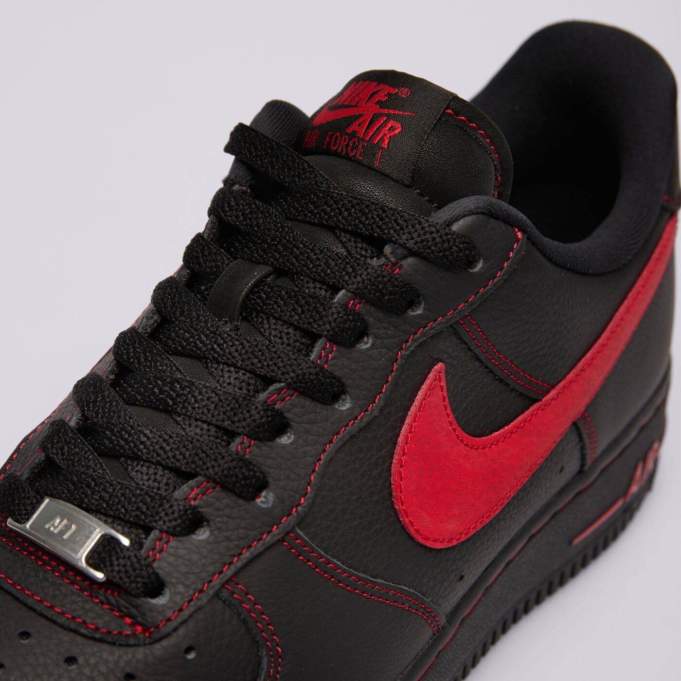 Мъжки маратонки NIKE AIR FORCE 1 '07 LV8 ESS+ hq2037-005 цвят черен