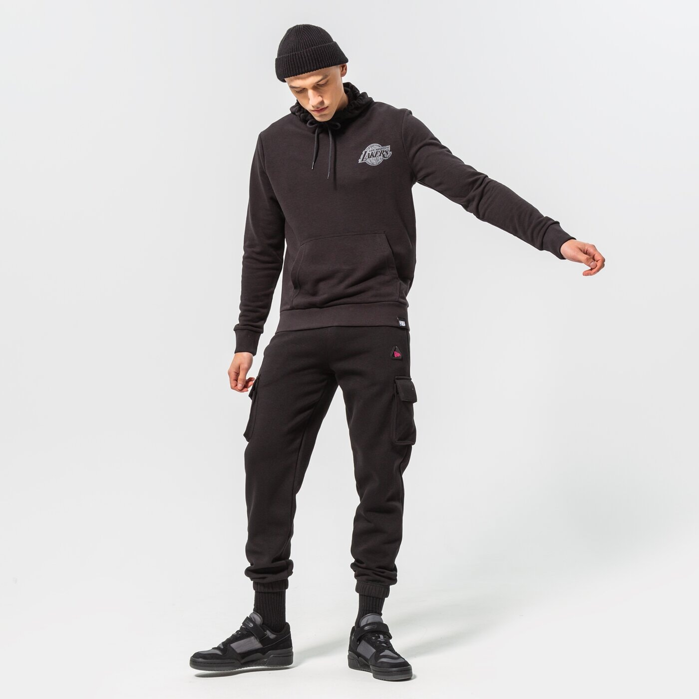 Мъжки суичър NEW ERA СУИТЧЪР С КАЧУЛКА SEAS INFILL LAKERS LOS ANGELES LAK 12893088 цвят черен