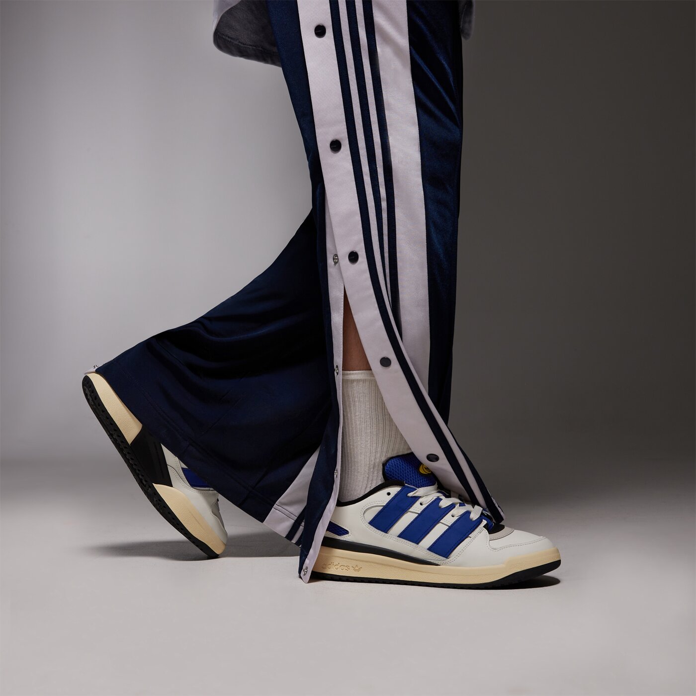 Мъжки маратонки ADIDAS FORUM2000 ji3276 цвят бял
