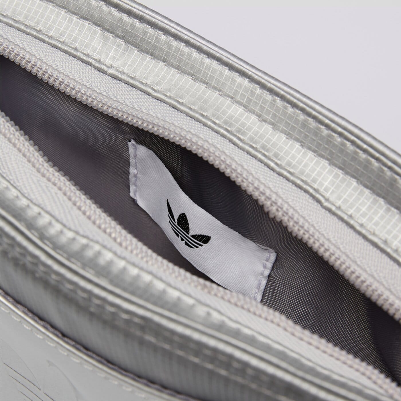 Дамски сак ADIDAS ЧАНТА CLUTCH SH BAG jx9194 цвят сребърен