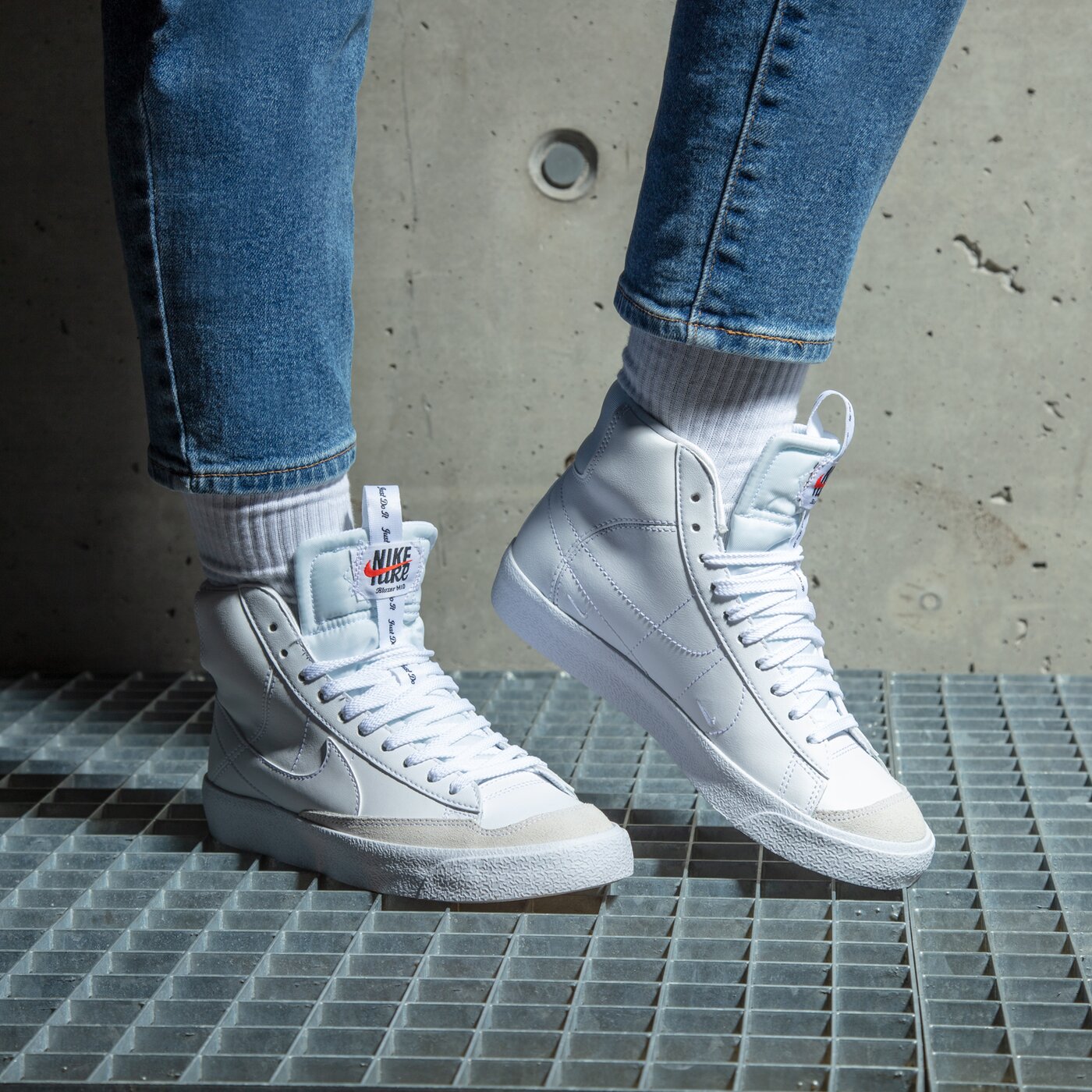 Детски маратонки NIKE BLAZER MID '77 SE D dh8640-102 цвят бял