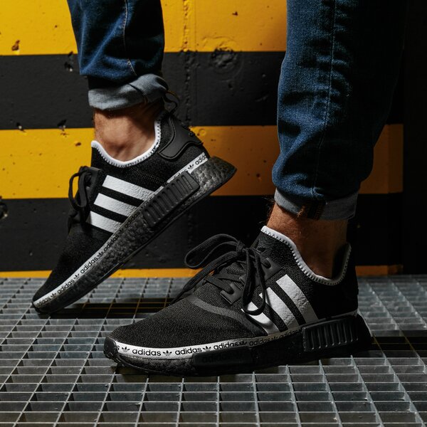 Мъжки маратонки ADIDAS NMD_R1 fv8729 цвят черен