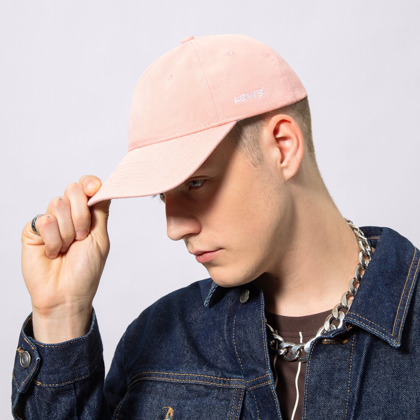 Дамска шапка с козирка LEVI'S ШАПКА WOMEN'S ESSENTIAL CAP d75810001 цвят розов