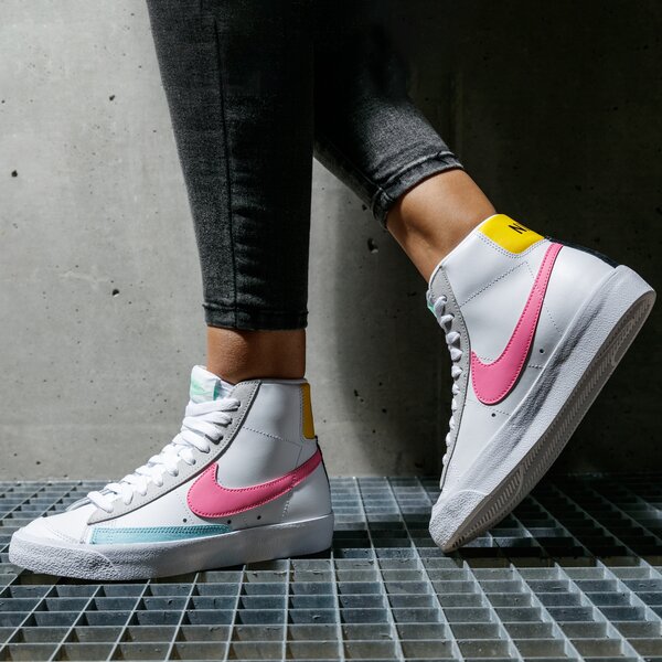 Дамски маратонки NIKE WMNS BLAZER MID VNTG '77 da4295-100 цвят бял