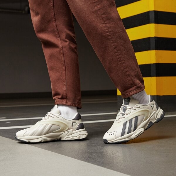 Мъжки маратонки ADIDAS OZTRAL gz9409 цвят бежов