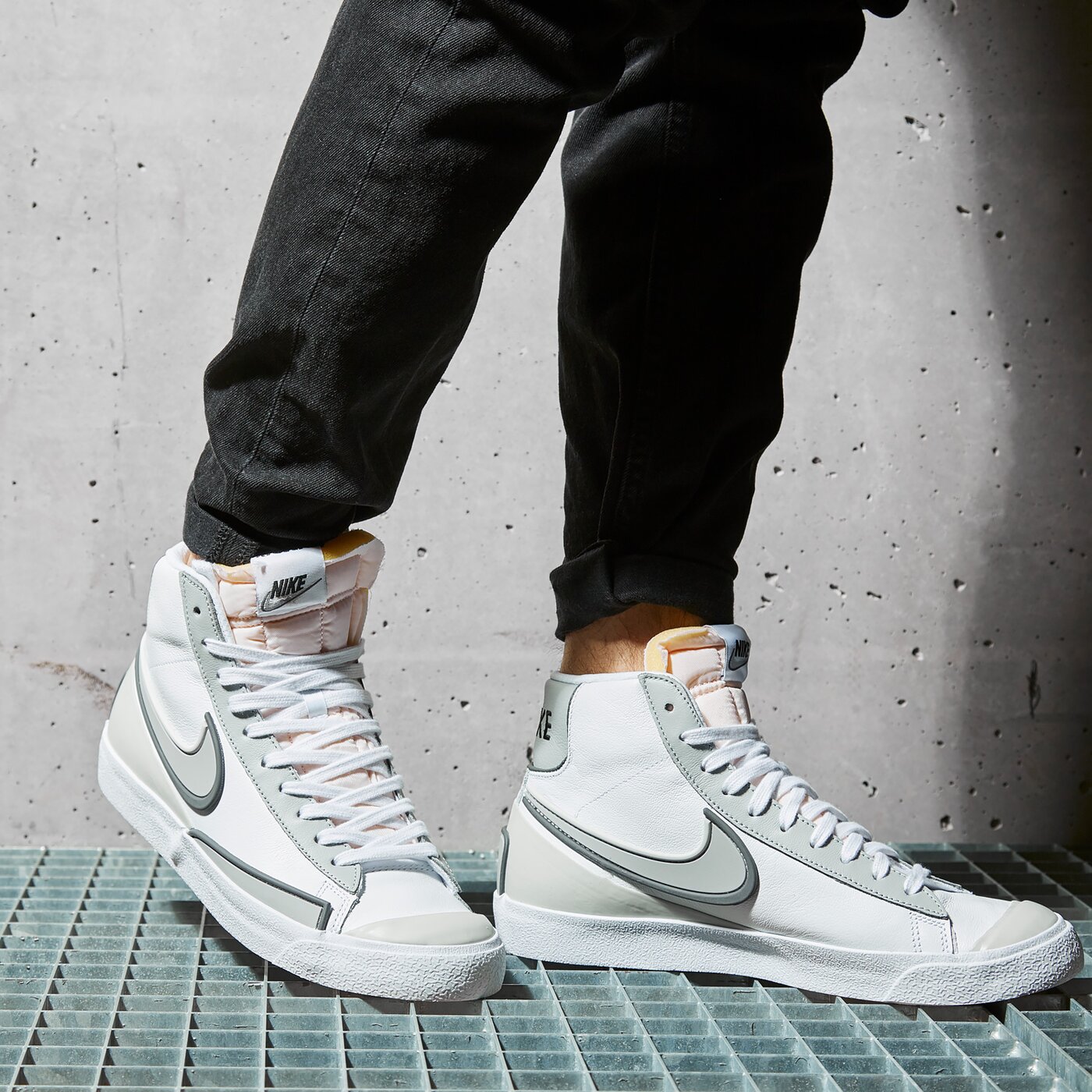 Мъжки маратонки NIKE BLAZER MID '77 INFINITE da7233-103 цвят бял