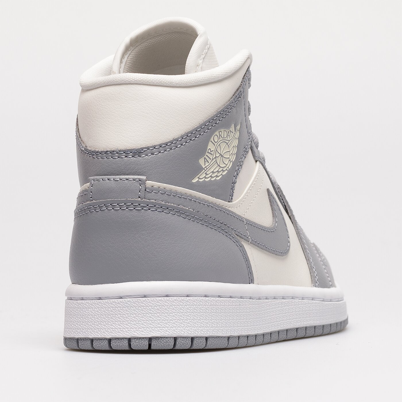 Дамски маратонки WMNS AIR JORDAN 1 MID  bq6472-115 цвят сив