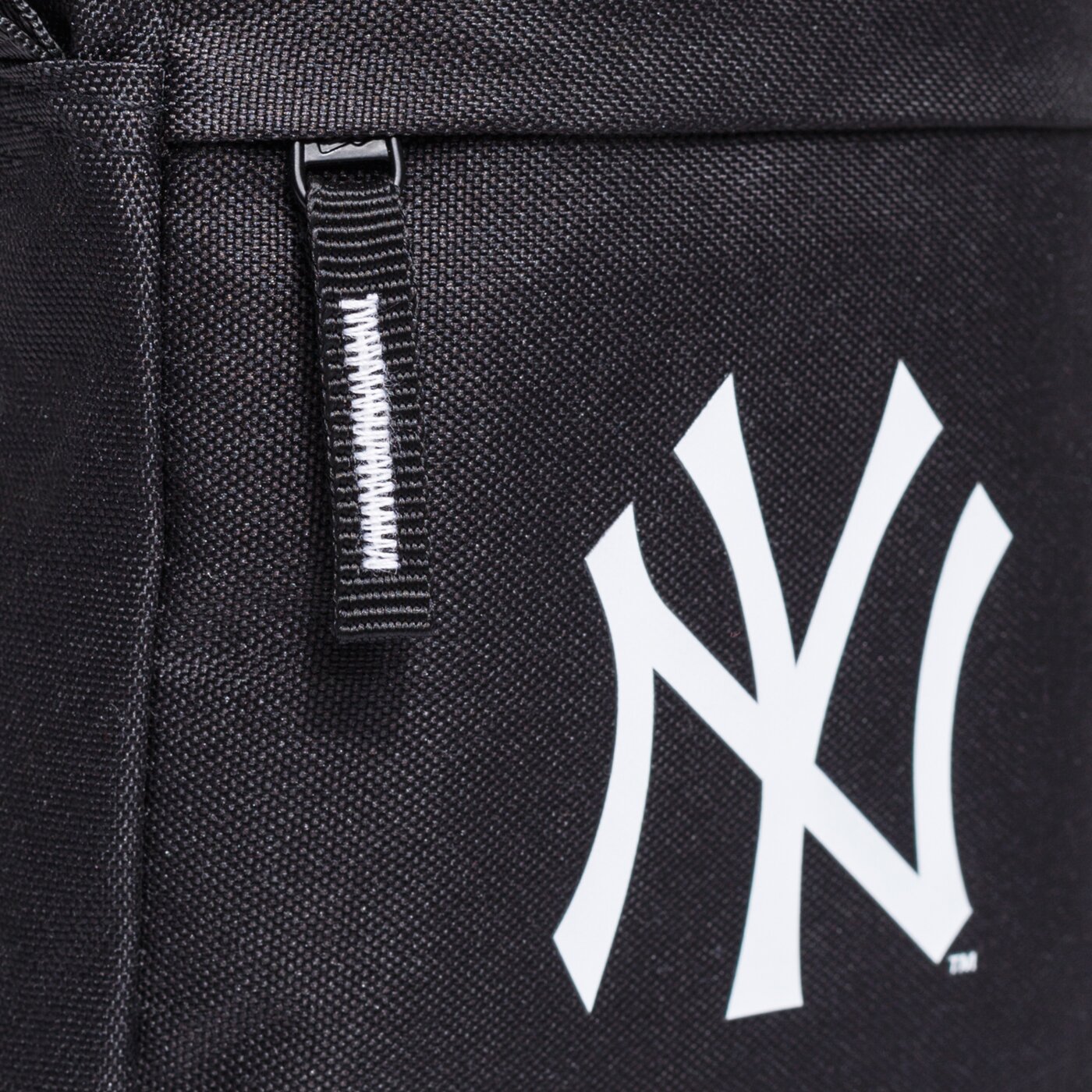 Дамски сак NEW ERA ЧАНТА MLB SIDE BAG NYY BLK BLKWHI NEW YORK YANKEES B 11942030 цвят черен