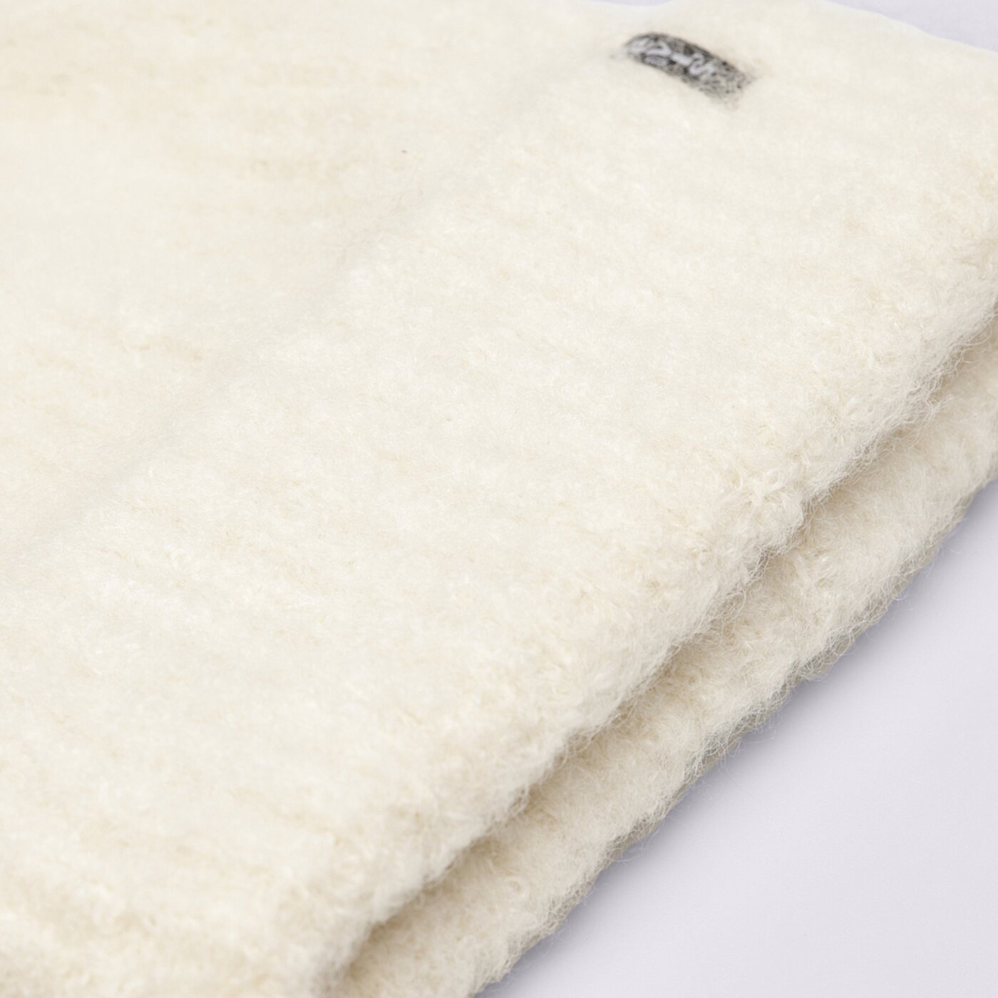 Дамска зимна шапка LEVI'S ШАПКА WOMEN'S FUZZY BEANIE d7829-0003 цвят бял