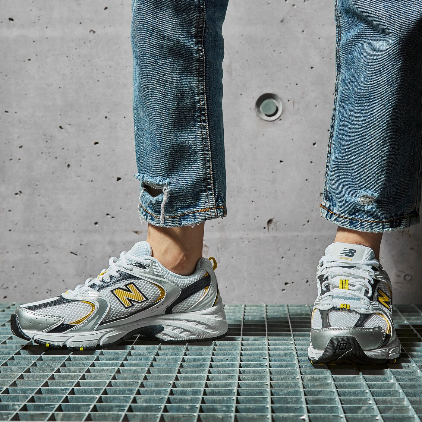 Дамски маратонки NEW BALANCE 530  mr530unx цвят бял