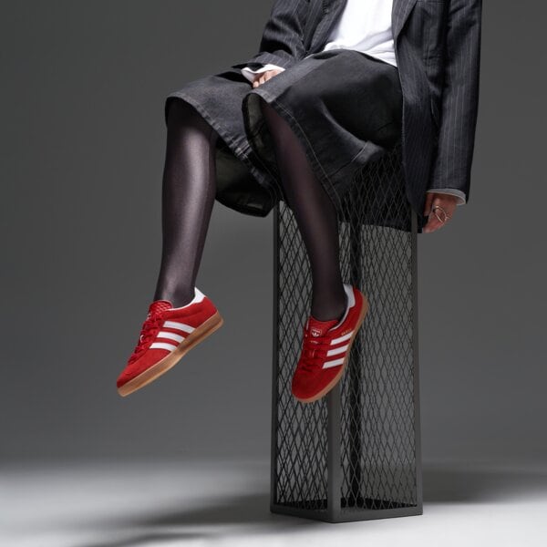 Детски маратонки ADIDAS GAZELLE INDOOR J  js3801 цвят червен