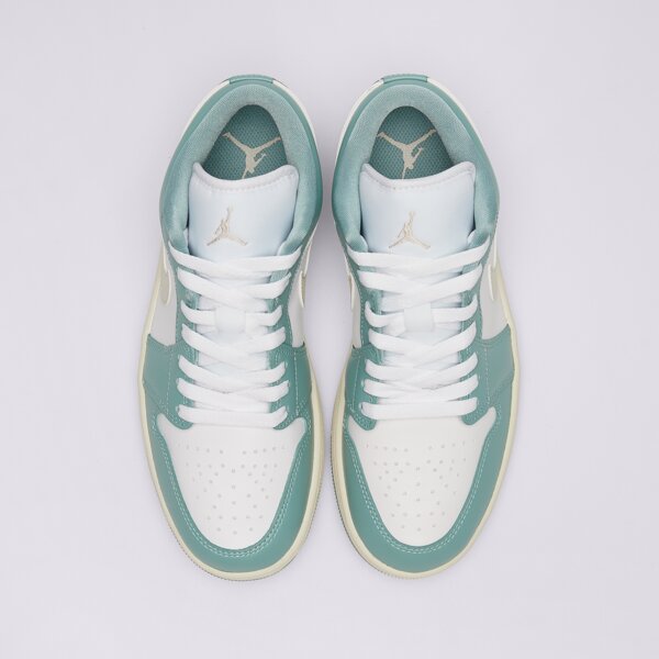 Дамски маратонки WMNS AIR JORDAN 1 LOW dc0774-138 цвят бял