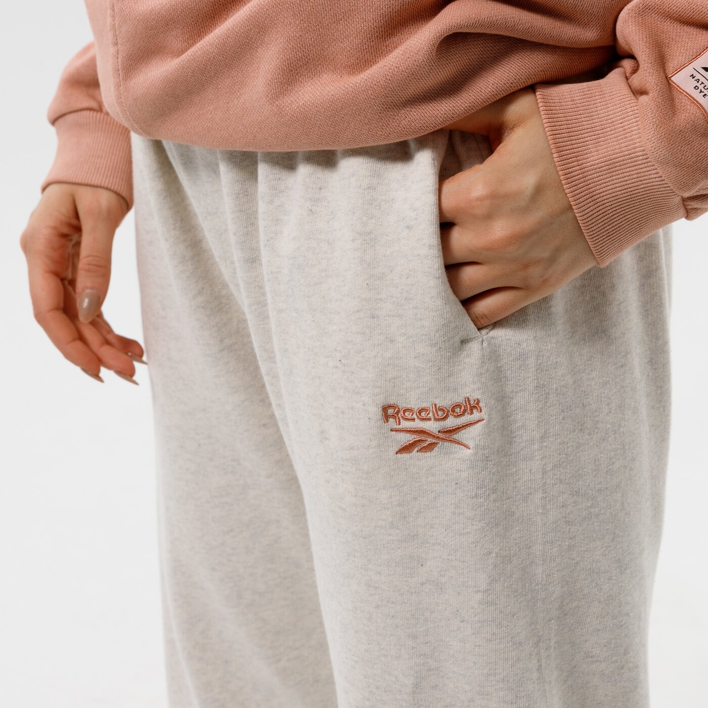 Дамски панталони REEBOK ПАНТАЛОНИ CL PF SM LOGO FT PANT h49252 цвят бял