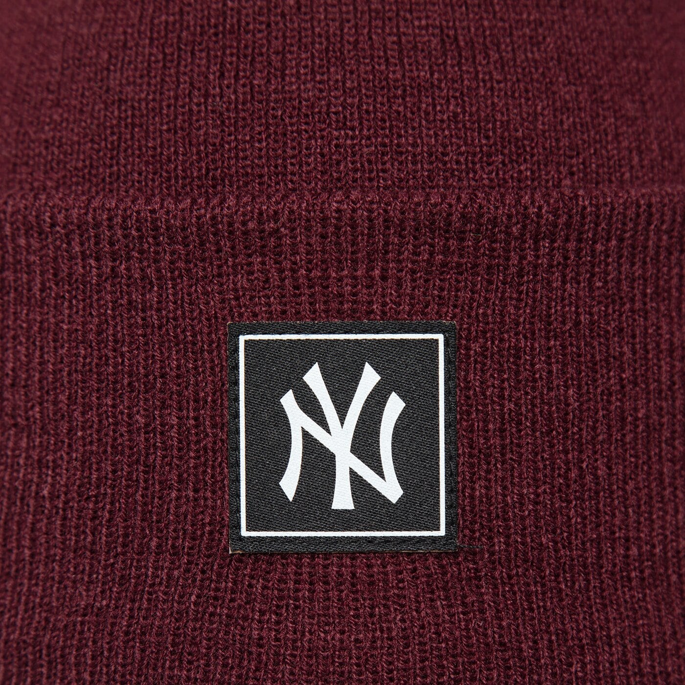 Мъжка зимна шапка NEW ERA ШАПКА TEAM BEANIE NYY MRN 60292618 цвят бордо