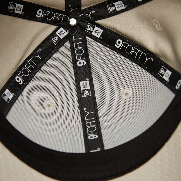 Детска шапка с козирка NEW ERA ШАПКА KIDS LE 940 NYY NEW YORK YANKEES 60503645 цвят бежов