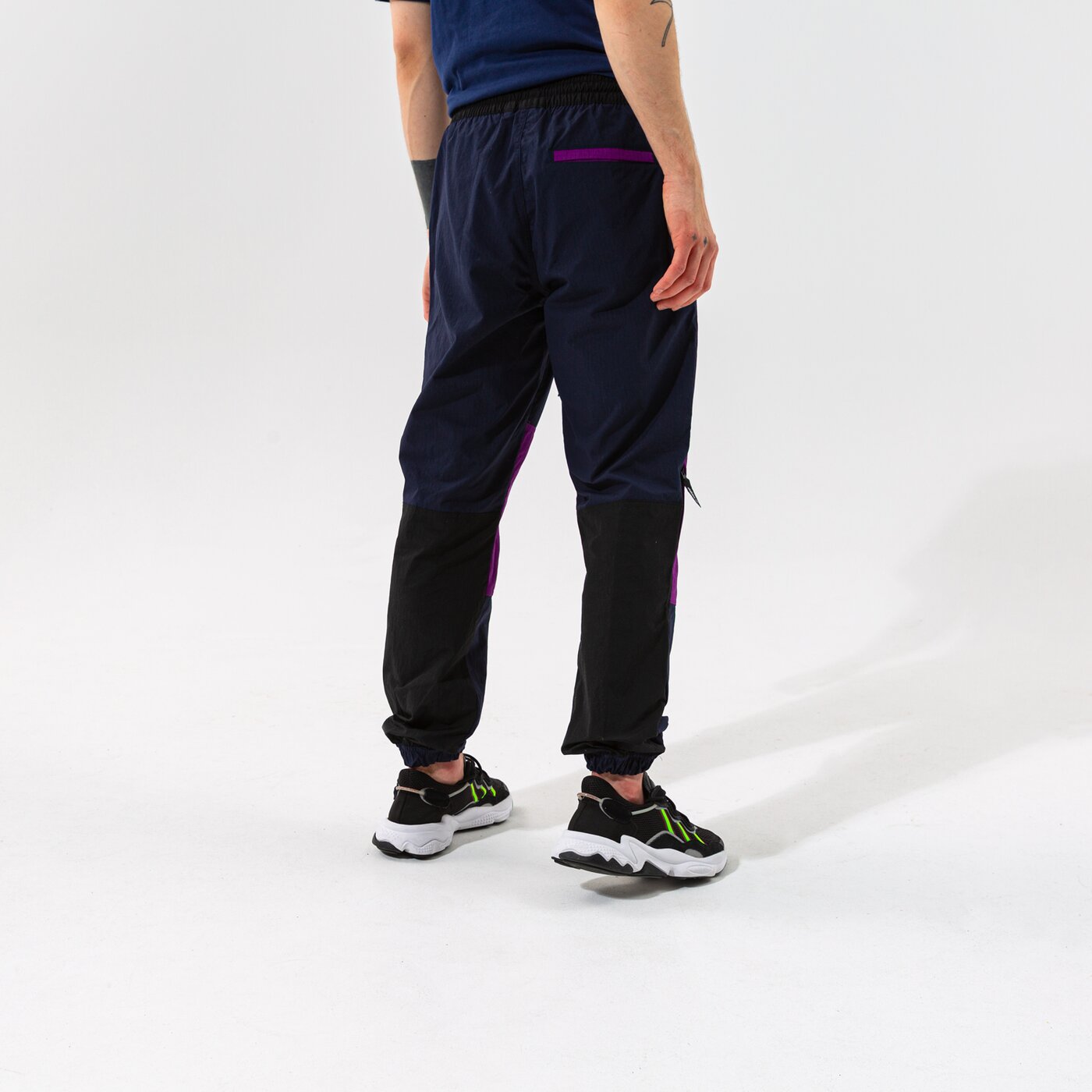 Мъжки панталони ADIDAS ПАНТАЛОНИ WOVEN PANTS h09051 цвят виолетов