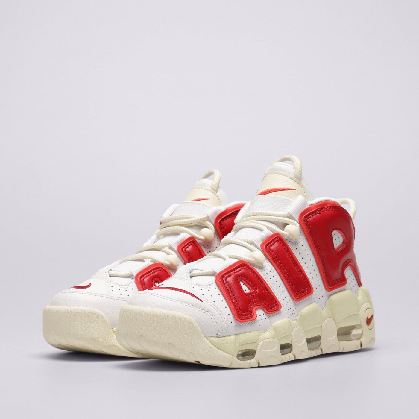Дамски маратонки WMNS NIKE AIR MORE UPTEMPO  fn3497-100 цвят бял