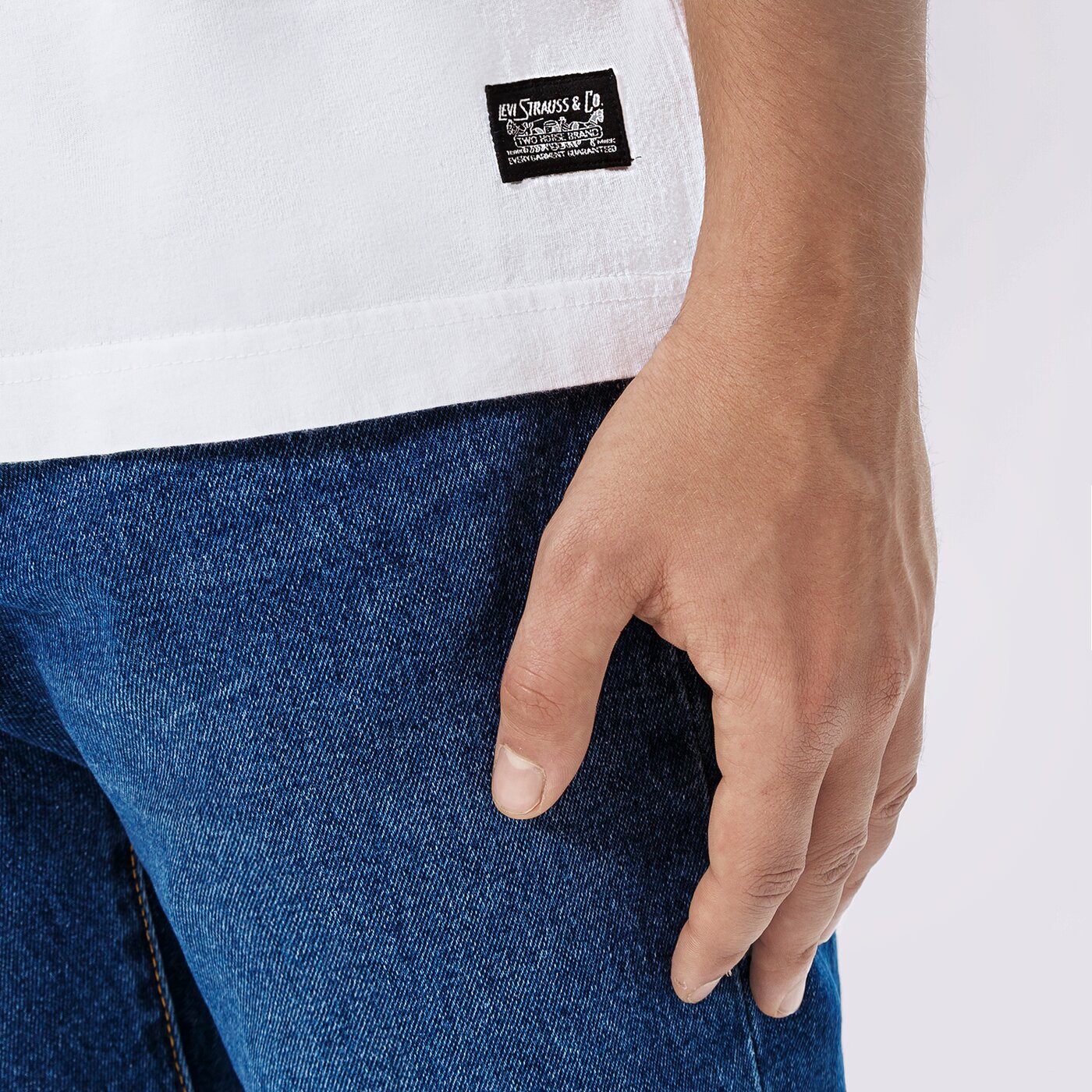 Мъжка тениска LEVI'S ТЕНИСКА SKATE GRAPHIC BOX TEE a1005-0001 цвят бял