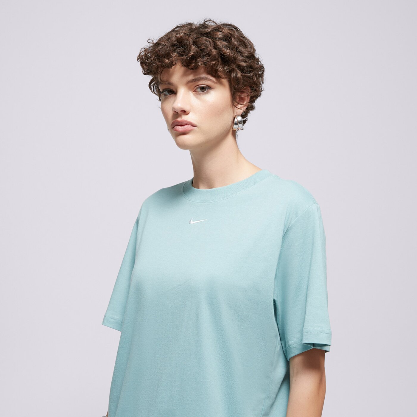 Дамска тениска NIKE ТЕНИСКА W NSW TEE ESSNTL LBR fd4149-017 цвят зелен