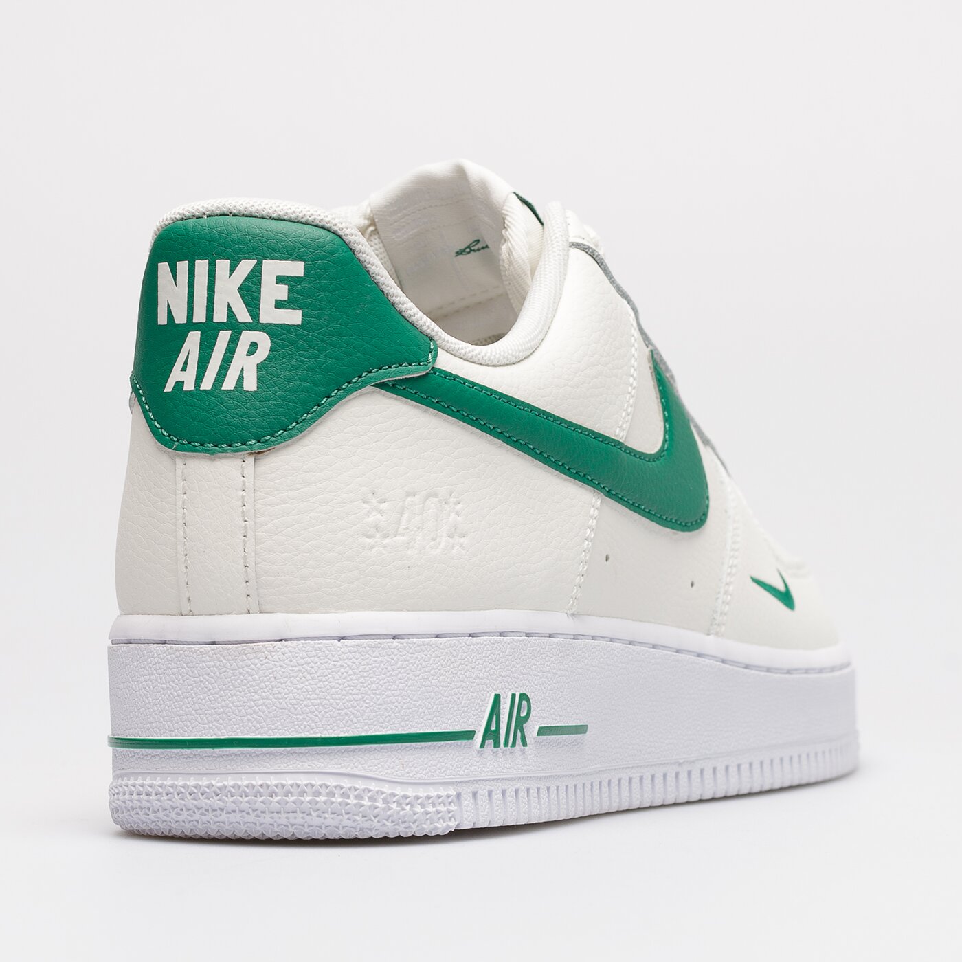 Мъжки маратонки NIKE AIR FORCE 1 '07 LV8 40TH dq7658-101 цвят бежов