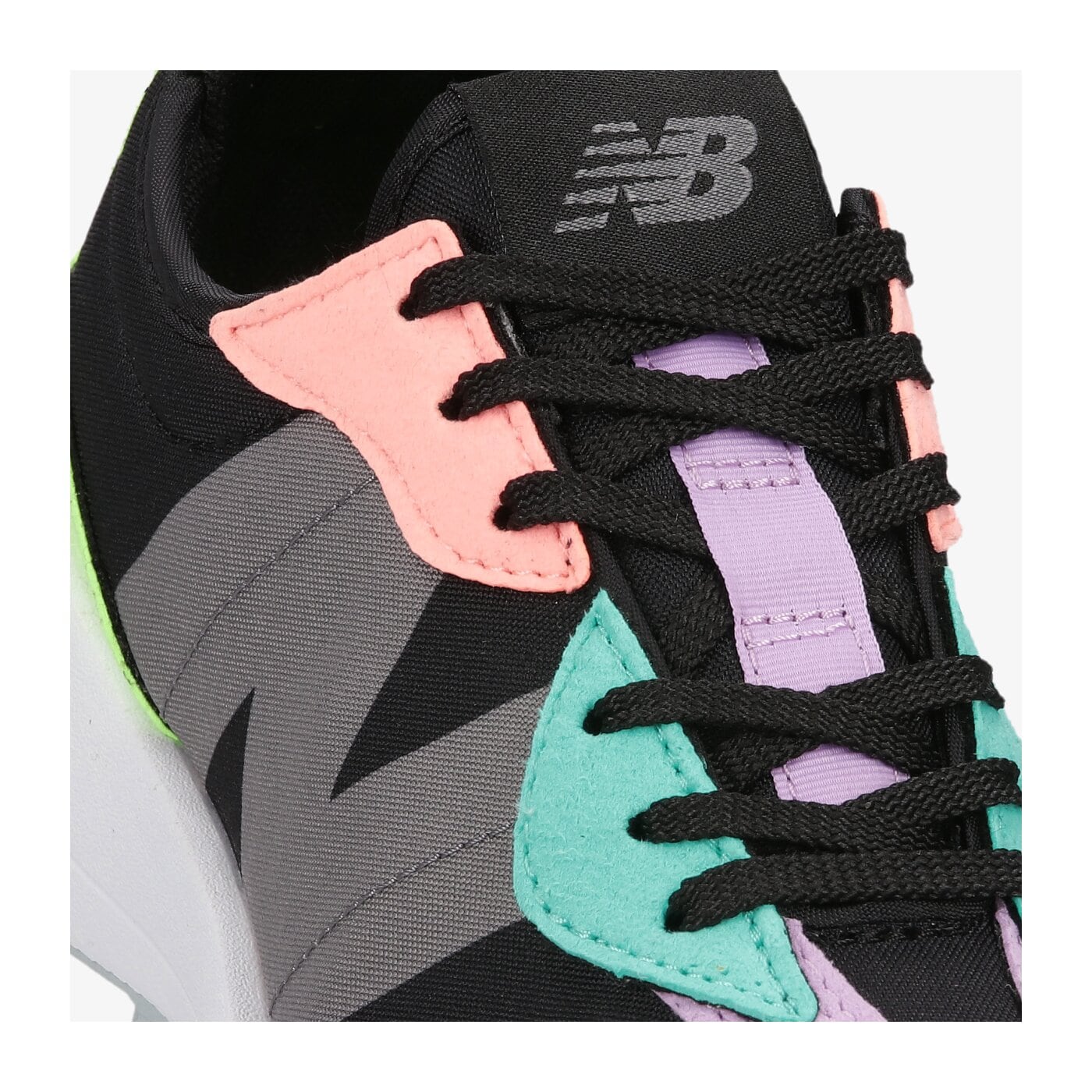 Дамски маратонки NEW BALANCE 327  ws327pb цвят черен