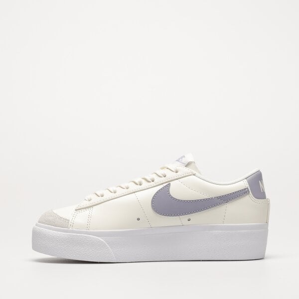 Дамски маратонки NIKE W BLAZER LOW PLATFORM dj0292-110 цвят бял