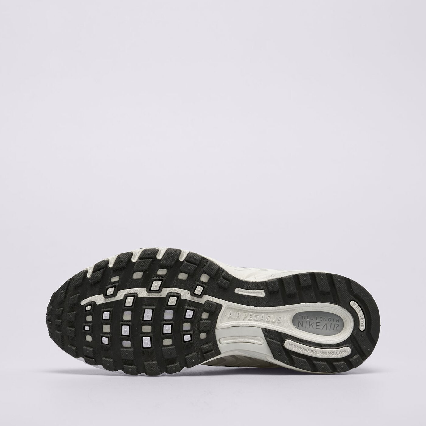 Дамски маратонки NIKE W AIR PEGASUS 2005 hq5718-103 цвят бял