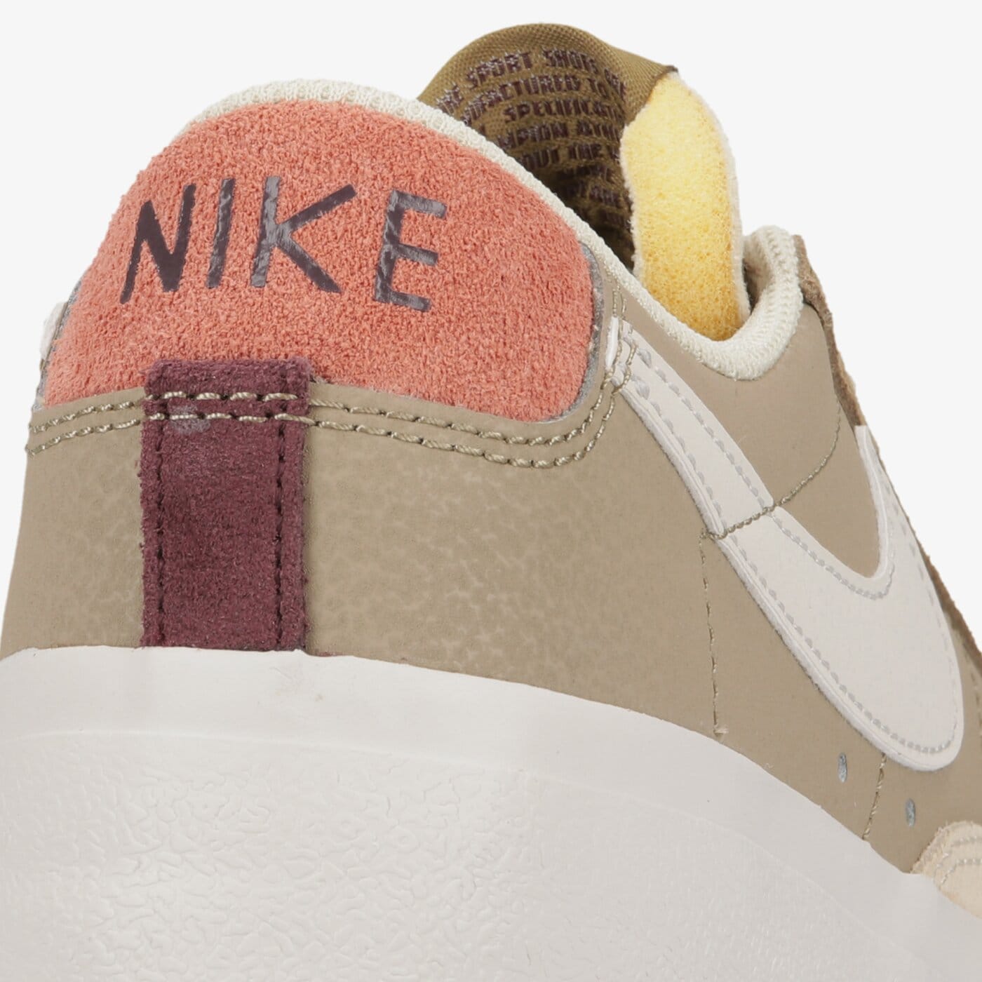 Дамски маратонки NIKE W BLAZER LOW PLATFORM SP dq9318-200 цвят бежов