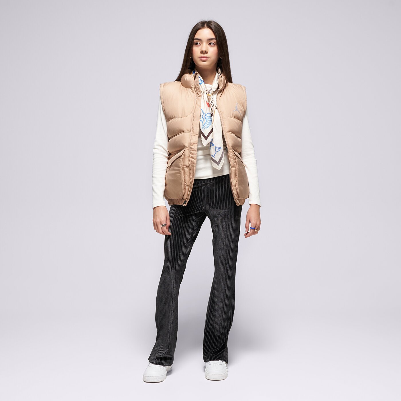 JORDAN ЕЛЕК JDB PUFFER FILLED VEST GIRL 95d532-j7p цвят бежов