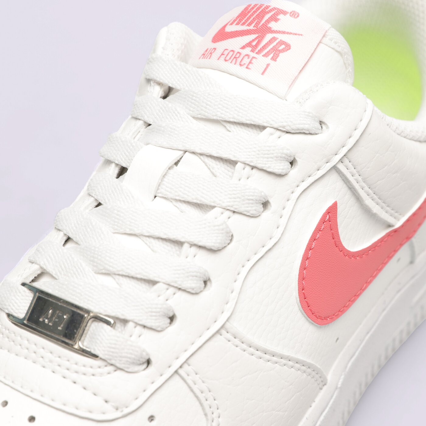 Дамски маратонки NIKE AIR FORCE 1 '07 SE dv3808-100 цвят бял