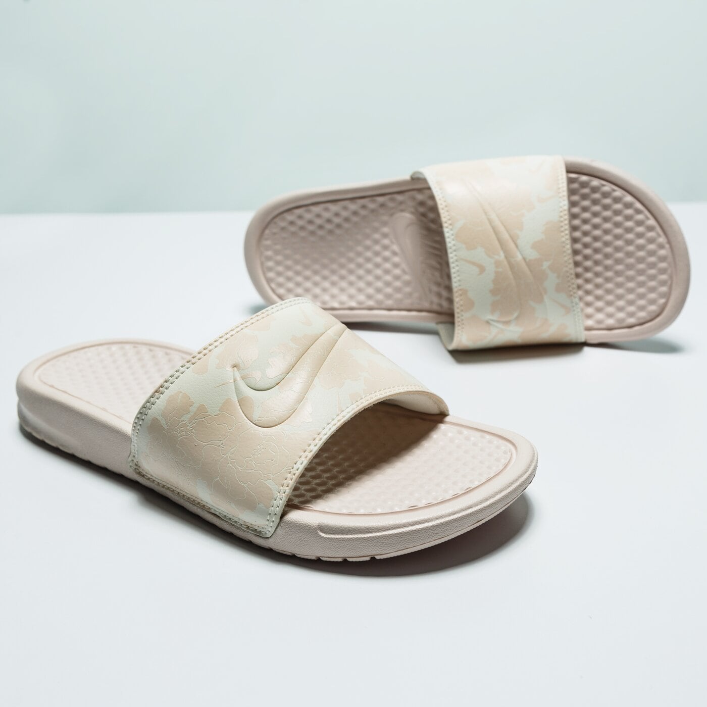 Дамски чехли и сандали NIKE BENASSI JUST DO IT 618919-801 цвят бежов