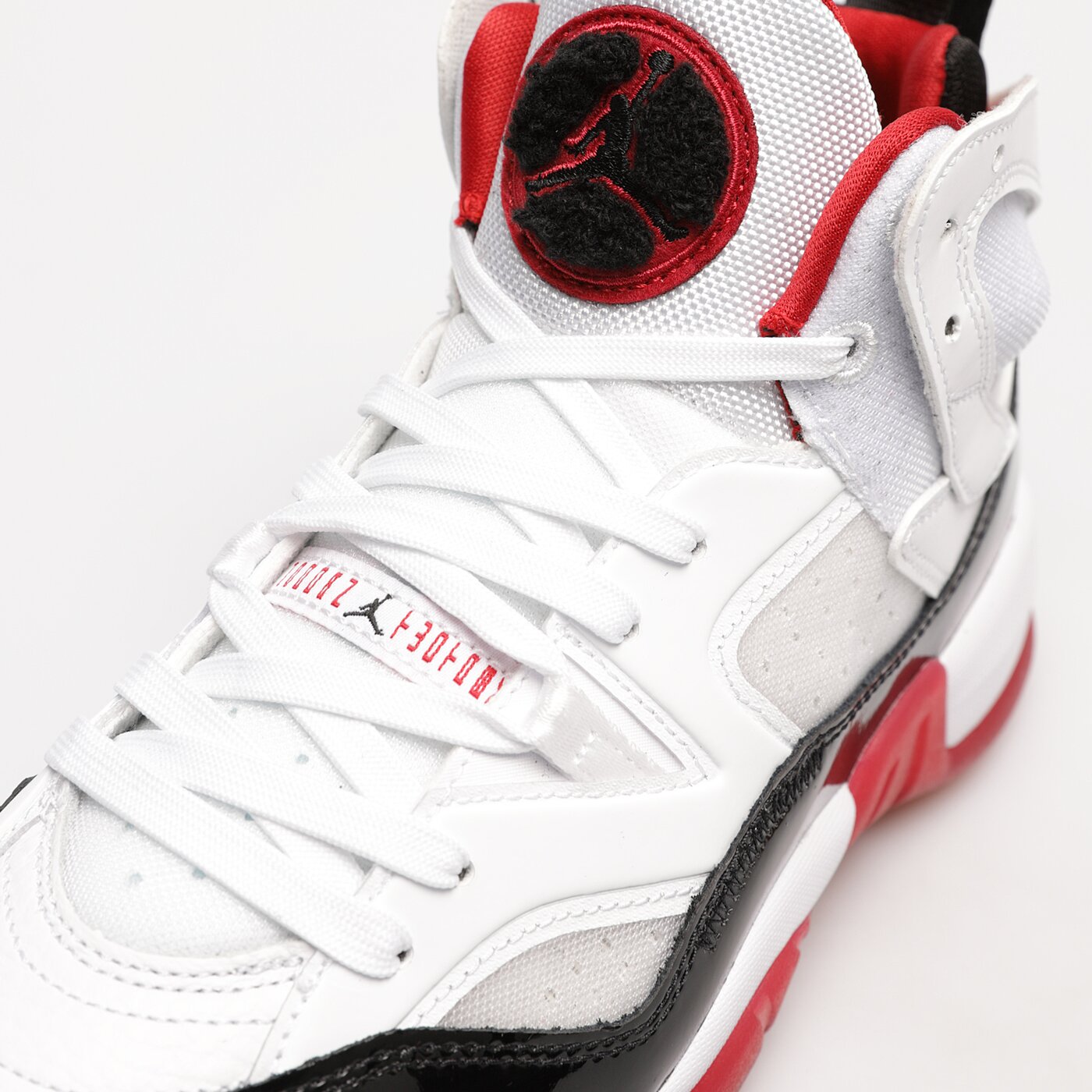 Детски маратонки JORDAN JUMPMAN TREY TWO  dq8431-106 цвят бял