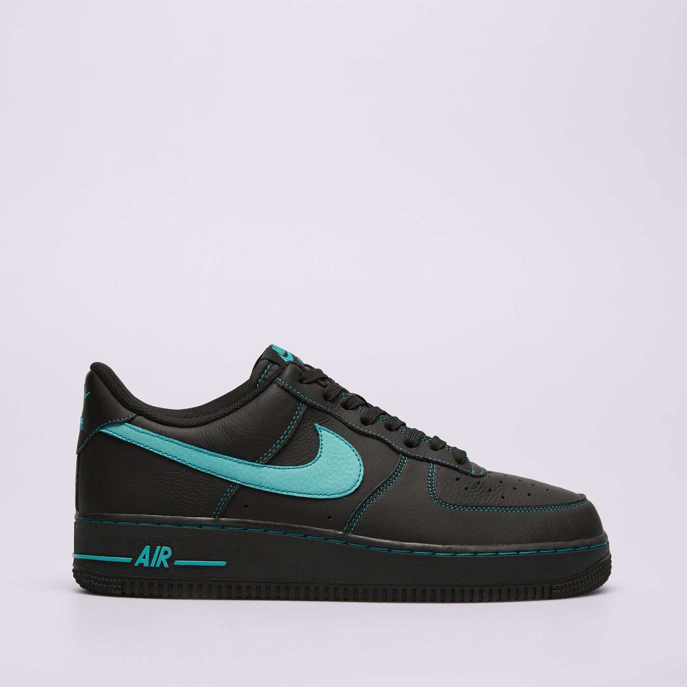 Мъжки маратонки NIKE AIR FORCE 1 '07 LV8 hq2037-002 цвят черен