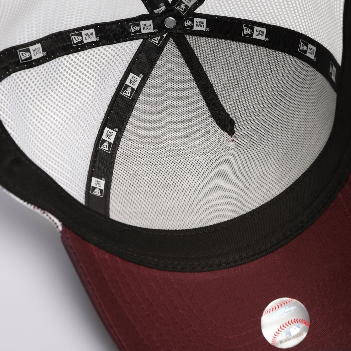 Мъжка шапка с козирка NEW ERA ШАПКА LEAGUE ESS 9FORTY TRUCKER NYY MRN NEW YORK YAN 12523895 цвят бордо