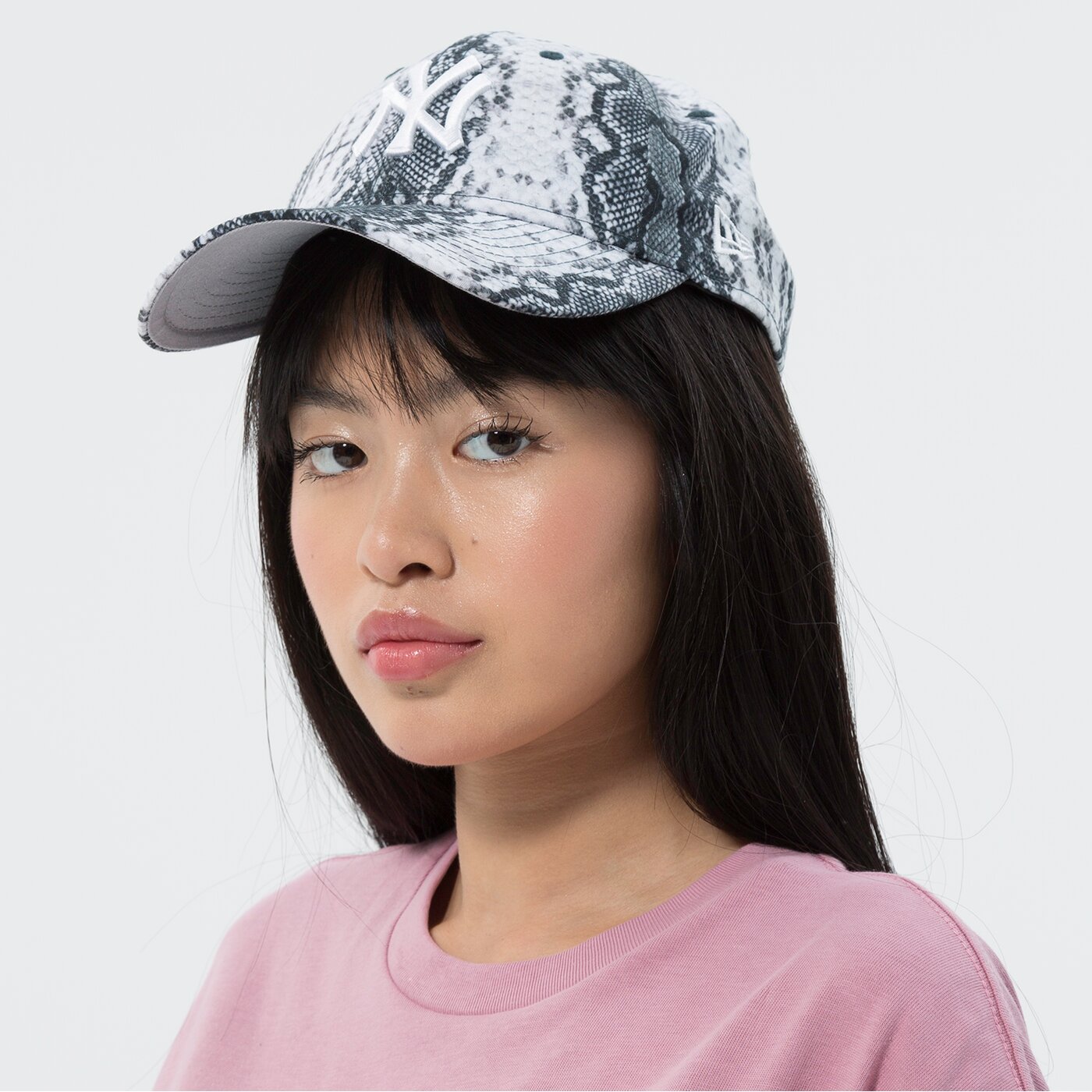 Дамска шапка с козирка NEW ERA ШАПКА WMNS ANIMAL PRINT 940 SNAKE NEW YORK YANKEES B 60240486 цвят черен