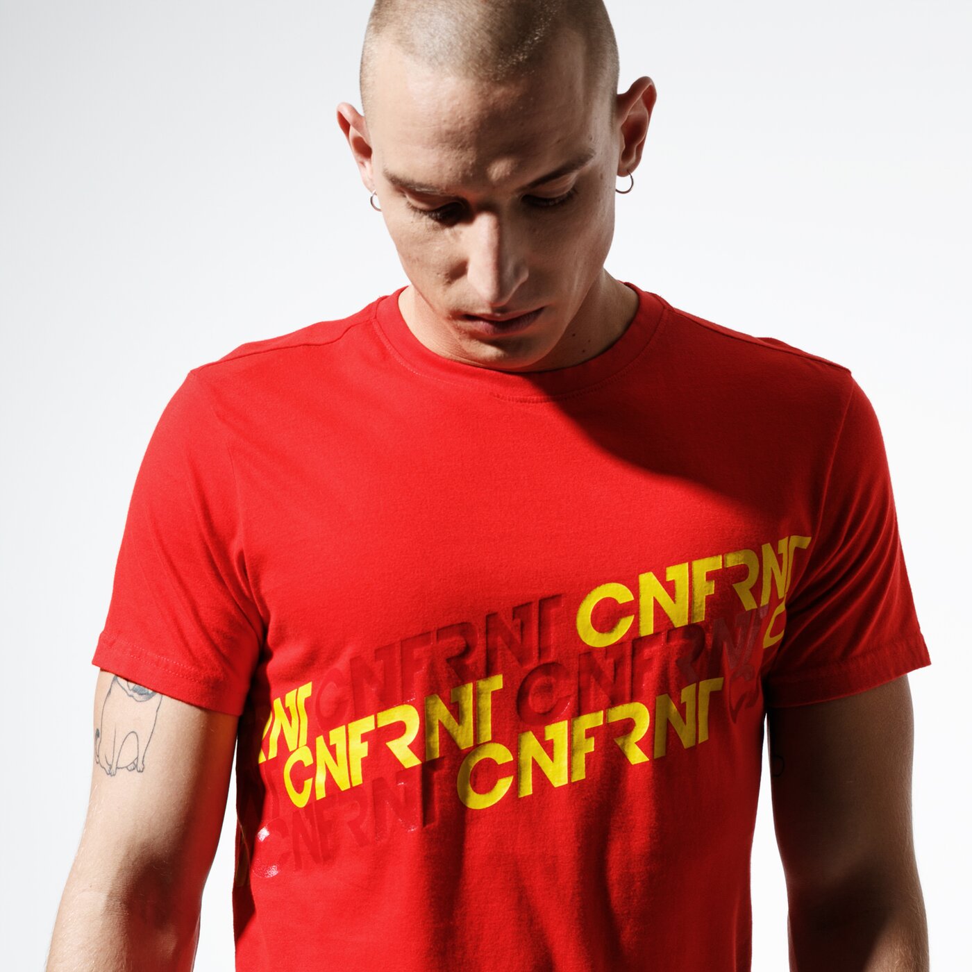 Мъжка тениска CONFRONT ТЕНИСКА FOOT PRINT RED TEE cf39tsm60001 цвят червен