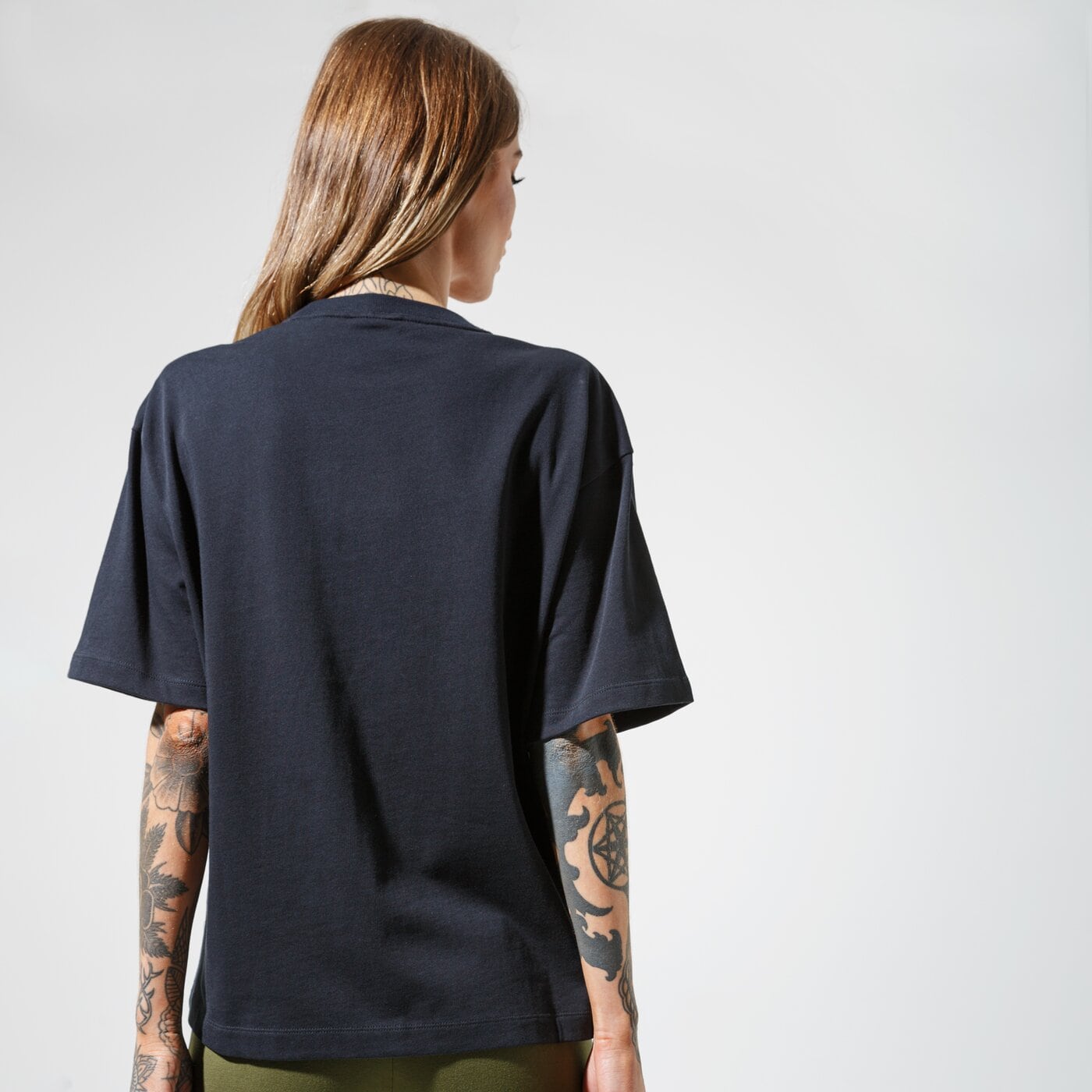 Дамска тениска NIKE ТЕНИСКА W NSW SWSH ТОП SS cu5682-010 цвят черен