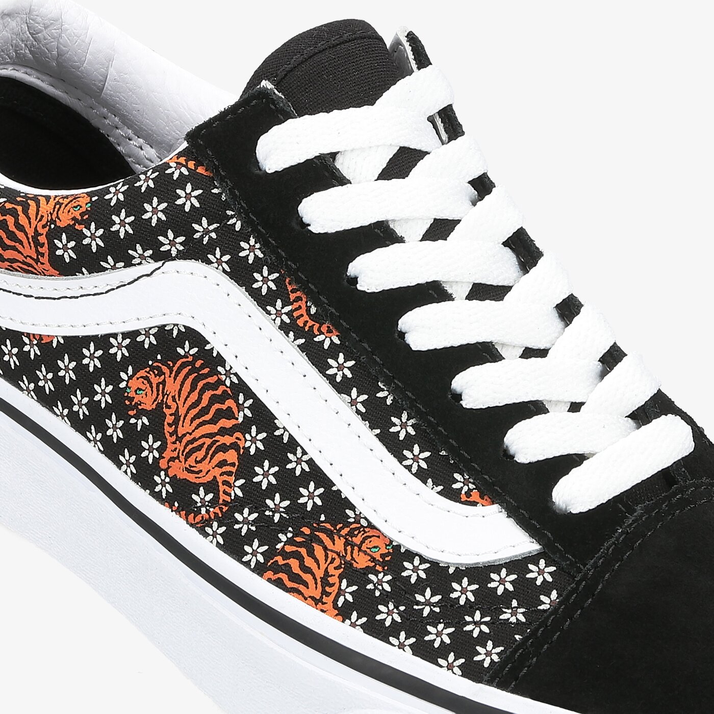 Дамски маратонки VANS UA OLD SKOOL vn0a38g119m1 цвят черен