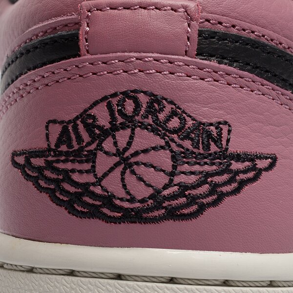 Дамски маратонки AIR JORDAN 1 LOW SE  dc7268-500 цвят виолетов