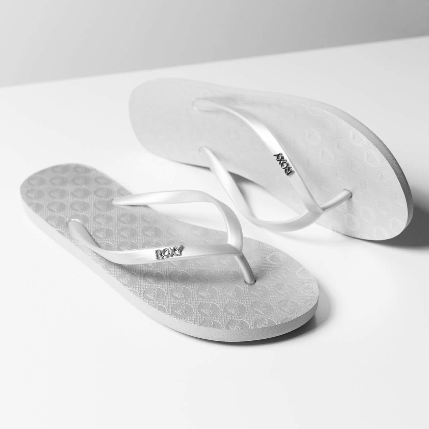Дамски джапанки ROXY VIVA III arjl100507sil цвят сребърен
