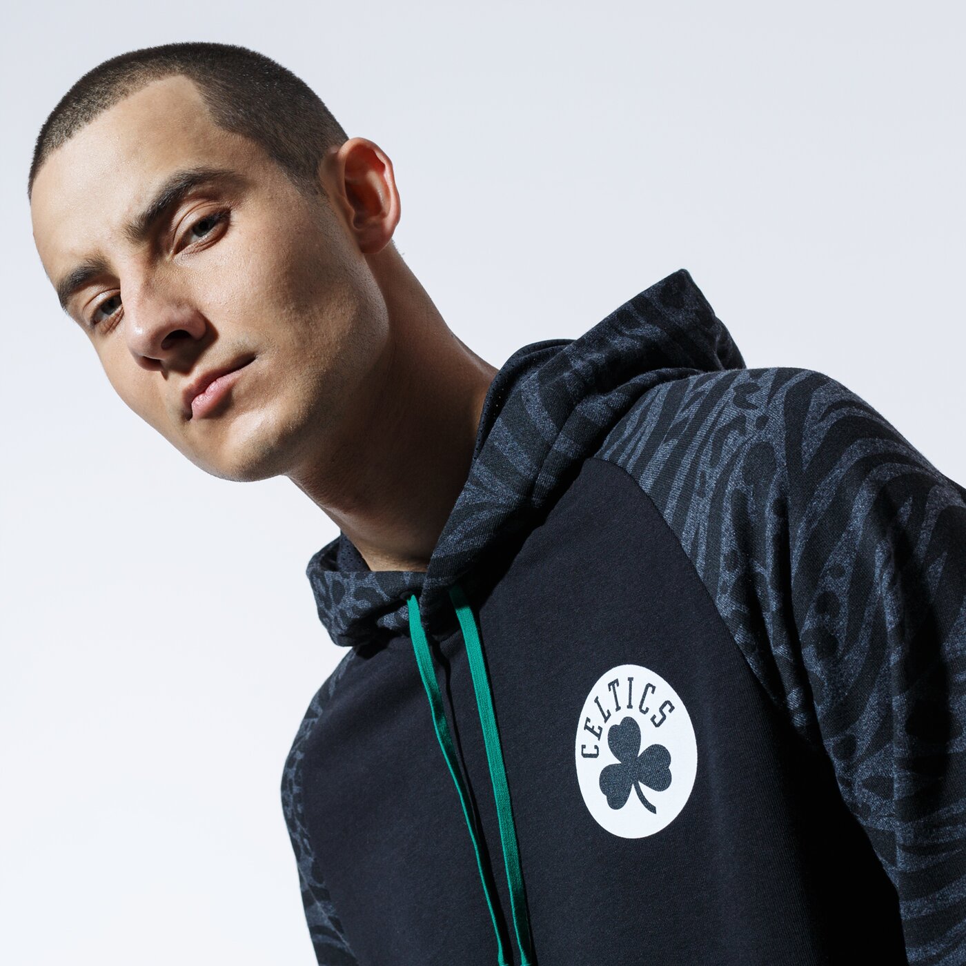 Мъжки суичър NEW ERA СУИТЧЪР С КАЧУЛКА NBA PRINT PANEL HOODY BOSCEL BLK 12369774 цвят черен