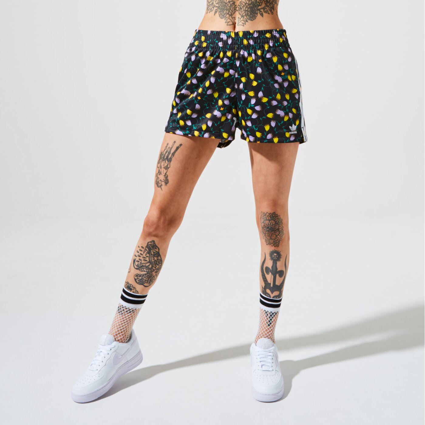 Дамски къси панталони ADIDAS ШОРТИ AOP SHORTS fl4111 цвят многоцветен