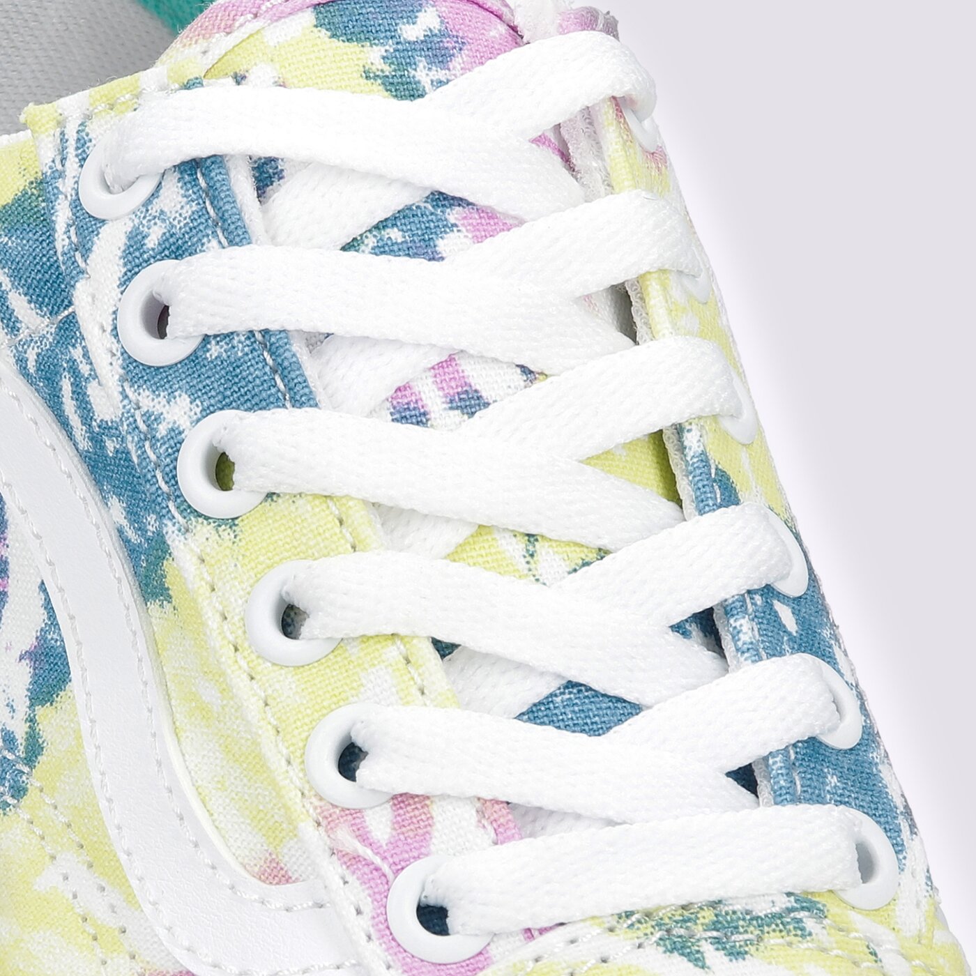 Дамски маратонки VANS UA COMFYCUSH OLD SKOOL vn0a3wma49l1 цвят многоцветен