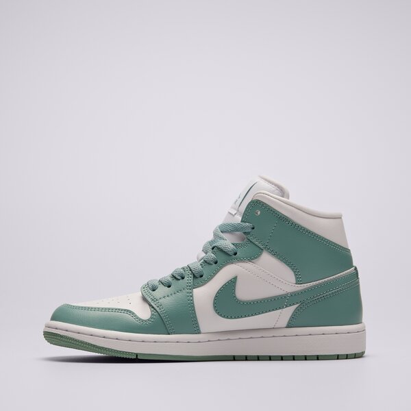 Дамски маратонки WMNS AIR JORDAN 1 MID bq6472-138 цвят бял