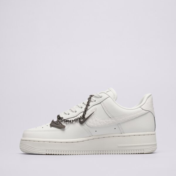 Дамски маратонки NIKE W AIR FORCE 1 '07 LO NJ im6485-121 цвят бежов