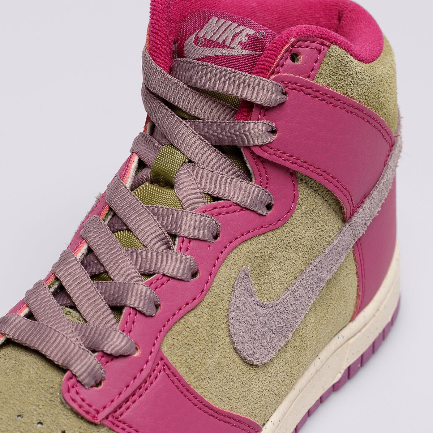 Дамски маратонки NIKE WMNS DUNK HIGH fb1273500 цвят каки