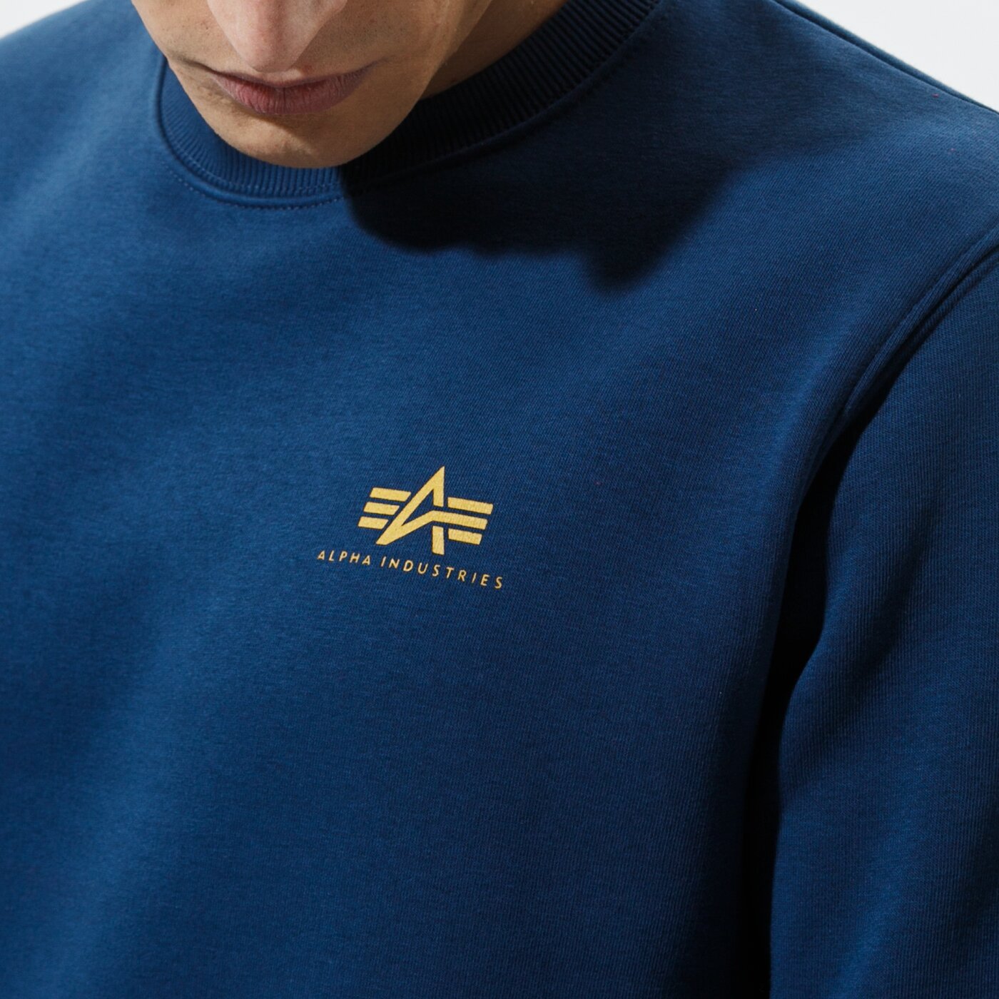 Мъжки суичър ALPHA INDUSTRIES СУИТЧЪР BASIC SWEATER SMALL LOGO 188307-435 цвят тъмносин