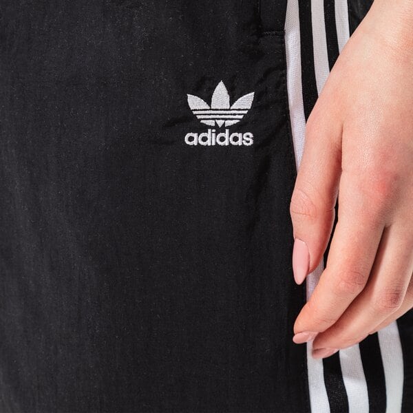 Дамски панталони ADIDAS ПАНТАЛОНИ TRACK PANTS h20547 цвят черен