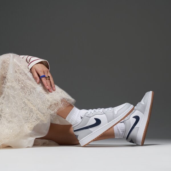 Детски маратонки JORDAN 1 LOW 553560-146 цвят сив