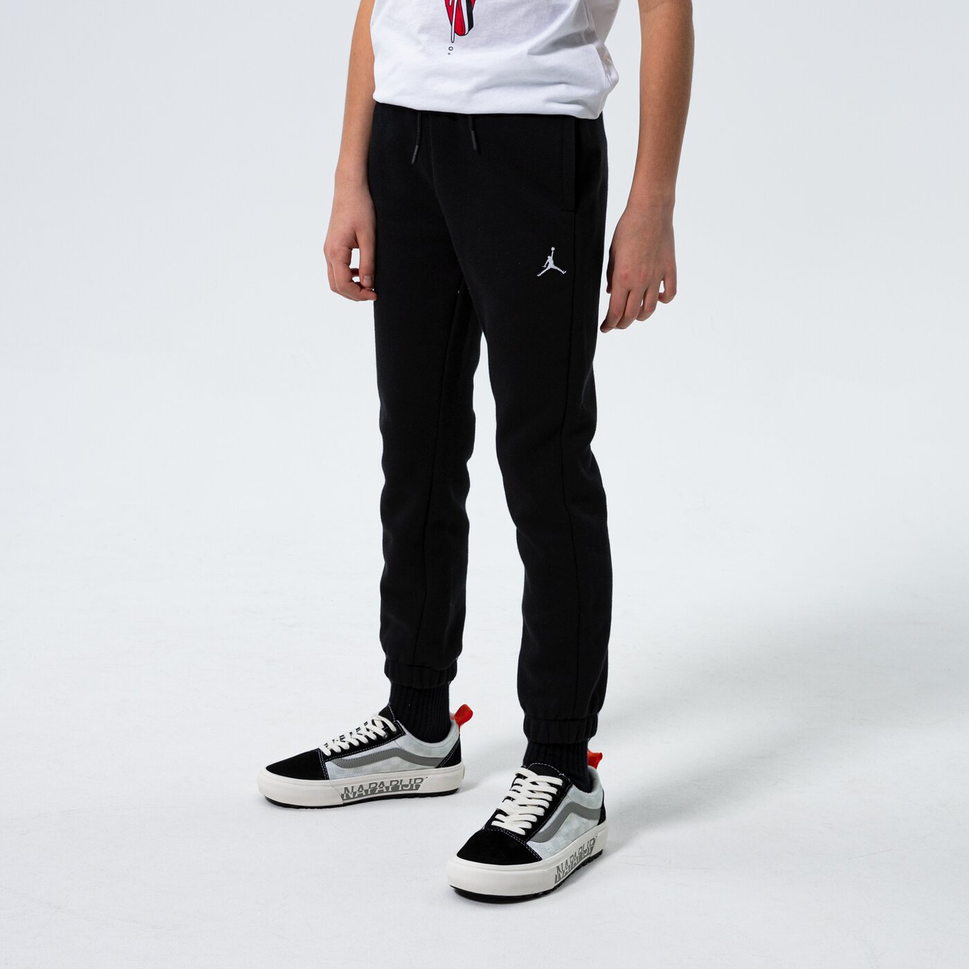 Детски панталони JORDAN ПАНТАЛОНИ ESSENTIALS PANT BOY 95a716-023 цвят черен